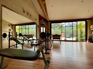 Fitness facility - Air-conditioned luxury farmhouse, heated swimming pool, sports hall, billiards and table soccer, (Robion)