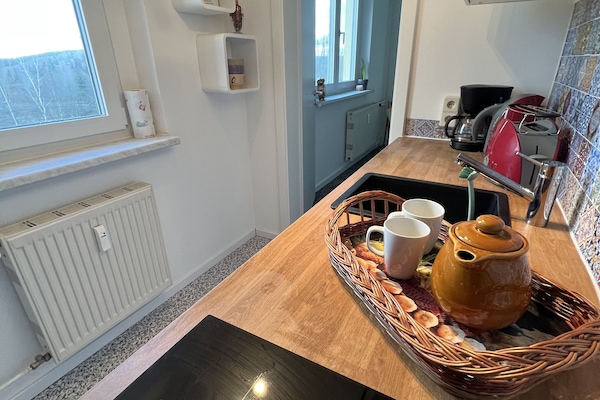 Frigorífico, placa de cocina, lavavajillas y cafetera o tetera