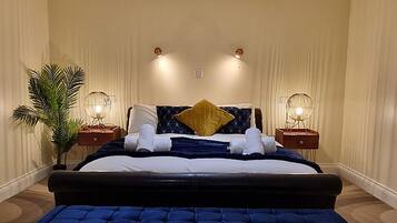 Cottage | 1 bedroom, desk, laptop workspace, bed sheets