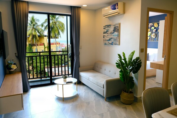 Suite estudio familiar, 1 habitación | Minibar, escritorio, espacio para trabajar con laptop y wifi gratis 