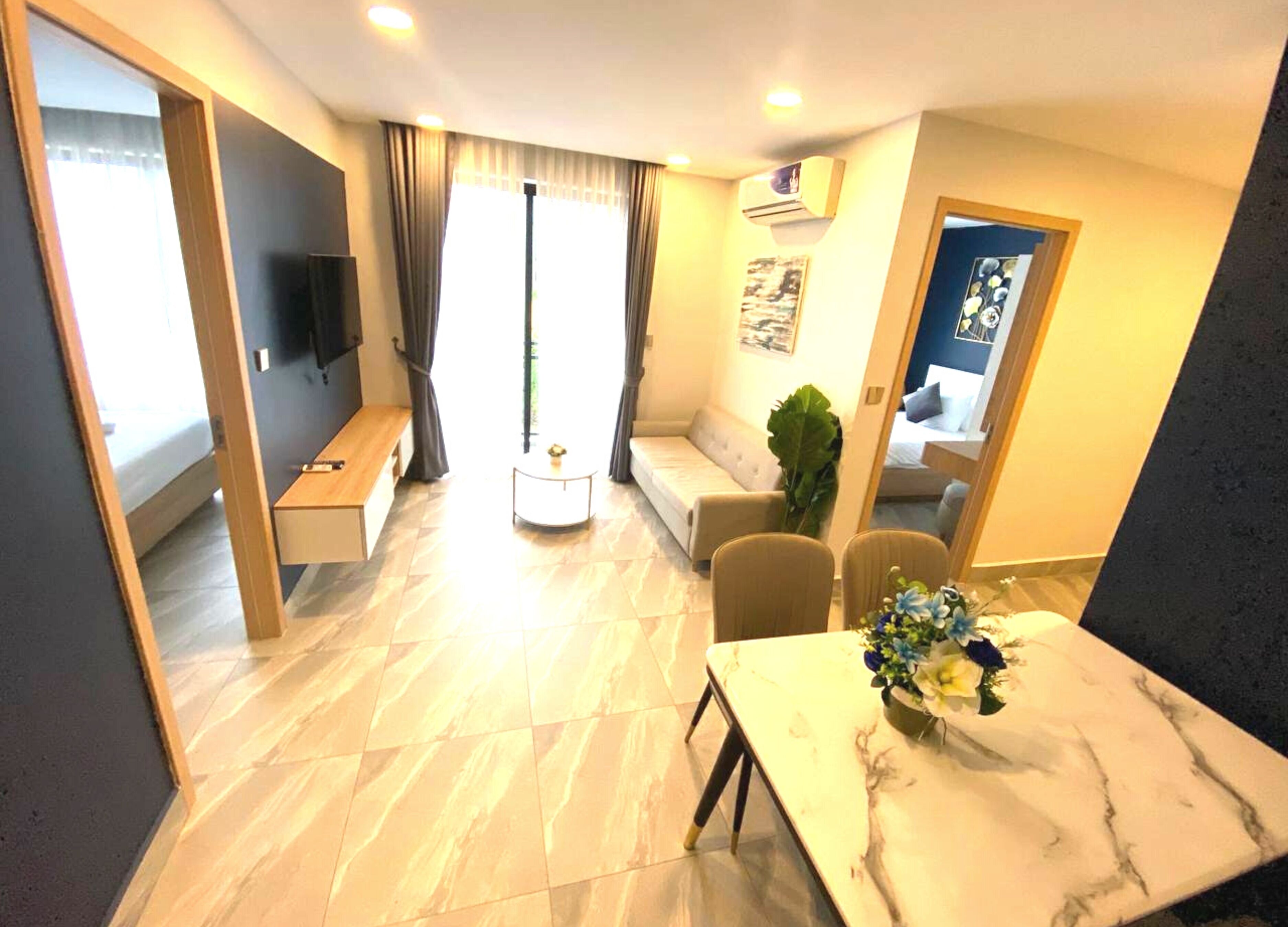 Familien-Studiosuite, 1 Schlafzimmer | Minibar, Schreibtisch, laptopgeeigneter Arbeitsplatz, kostenloses WLAN