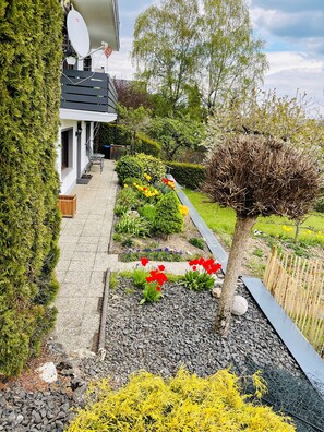 Property grounds - Charming newly renovated apartment Greta in Mastershausen, in the heart of the Hunsrück (Mastershausen)