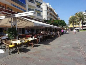Outdoor dining - Apartment Horizon first line of sea large terrace and panoramic sea view (Los Cristianos)