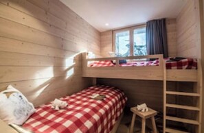 4 bedrooms, in-room safe, travel cot, free WiFi