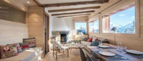 TV, fireplace, DVD player