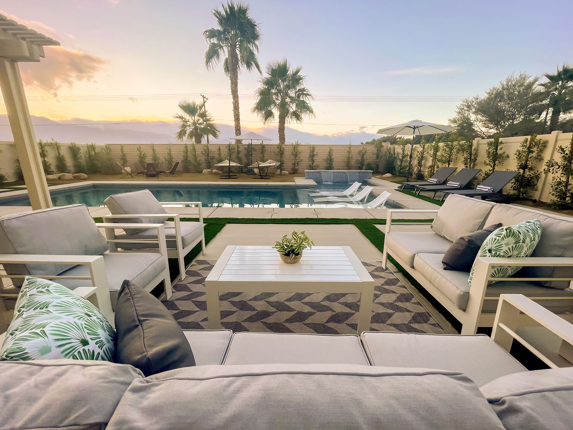 Luxury Pool home near Festivals, World-Class Golf & Tennis, and plenty of Sunshine!