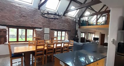 Spacious Converted Barn on a Flower Farm, Devon Countryside, Family Friendly