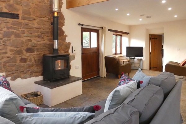 Smart-TV, peis, bordtennis og bøker