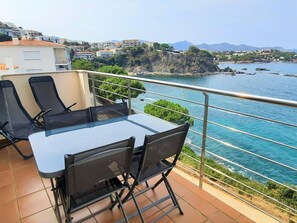 Outdoor dining - Apartment with sea view, pets allowed and parking in Llançà (Llançà)