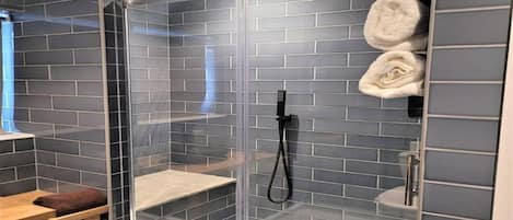 Shower, rainfall showerhead, free toiletries, hair dryer