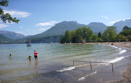 Apartment in the mountains and near Lake Annecy