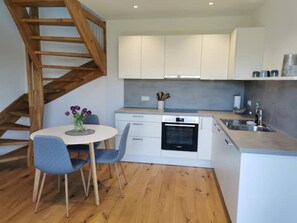 Geladeira, fogão, cooktop, lava-louças