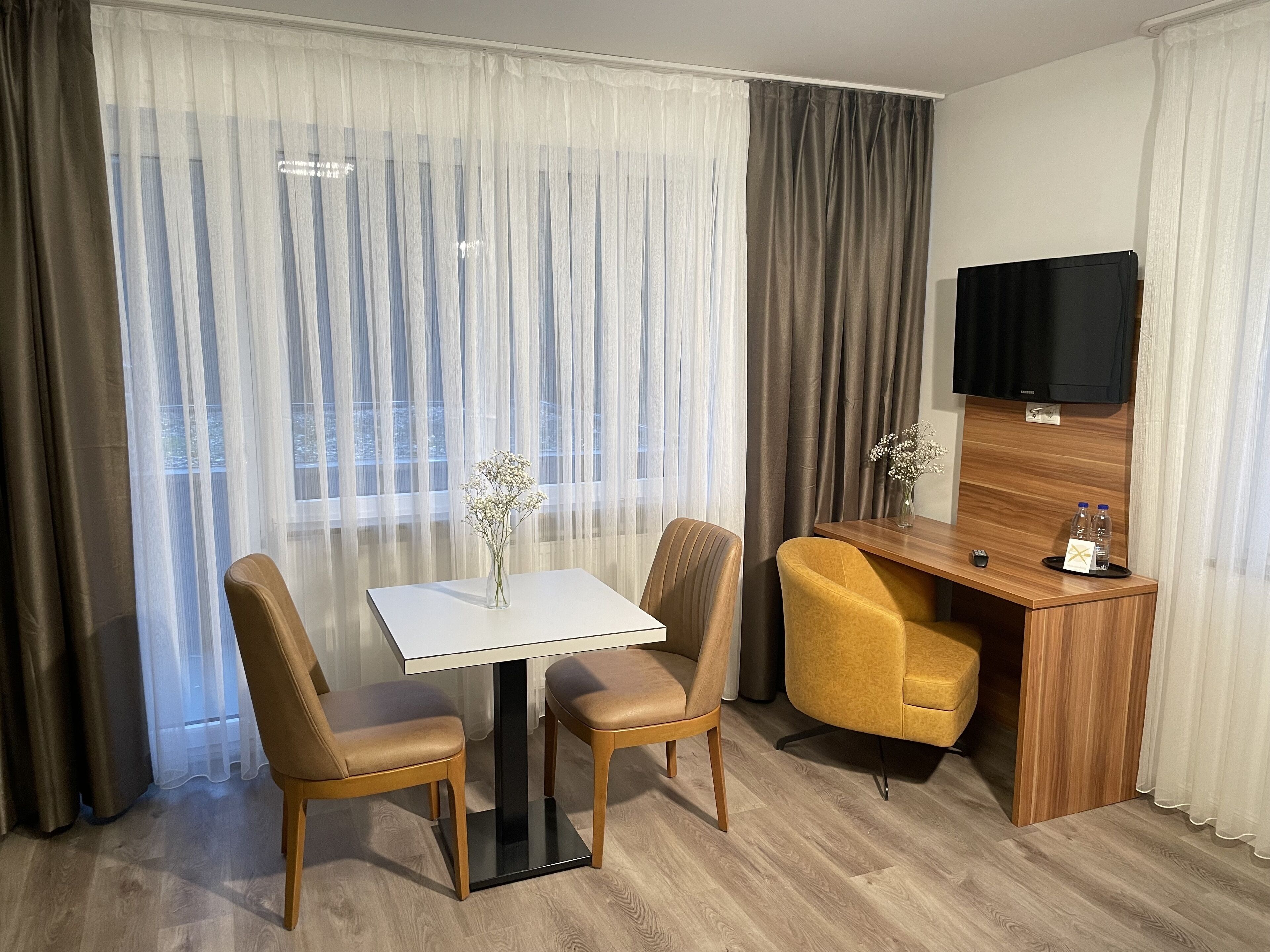 デラックス ルーム | アイロン / アイロン台、WiFi (無料)、ベッドシーツ