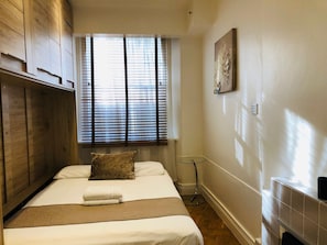 4 chambres, fer et planche à repasser, lit parapluie, Wi-Fi gratuit