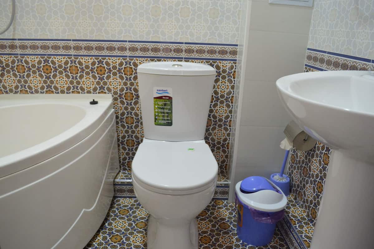 Quadruple Room | Bathroom | Spring water tub, rainfall showerhead, free toiletries, hair dryer