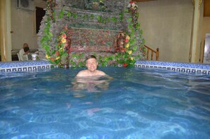 Een seizoensgebonden buitenzwembad