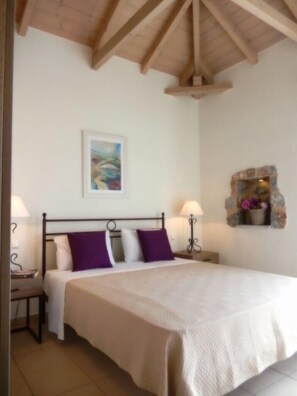 3 chambres, coffres-forts dans les chambres, fer et planche à repasser