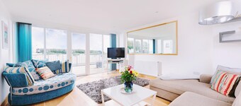 2 minutes walk from 2 fabulous beaches