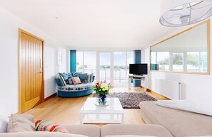 4 bedrooms, iron/ironing board, travel crib, free WiFi