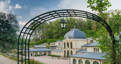 Superb character house in village center. Charming 3-star gîte.