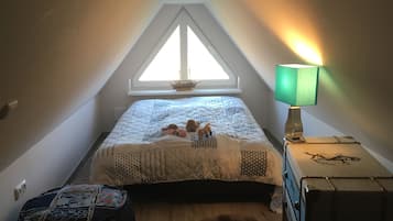 3 slaapkamers, een strijkplank/strijkijzer, reisbedje, gratis wifi