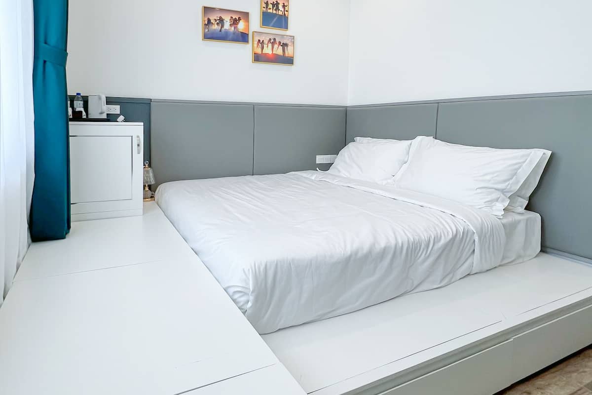 Muebles diferentes, tabla de planchar con plancha y wifi gratis