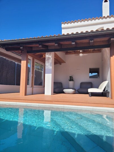 Villa pequeña reformada a 900m de la playa