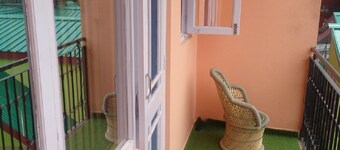 Deluxe (Twin room) home stay apartment in Shimla (himachal Pradesh)