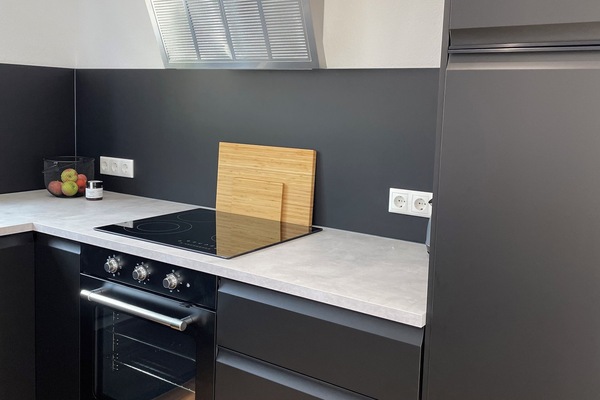 Kühlschrank, Mikrowelle, Ofen, Herdplatte