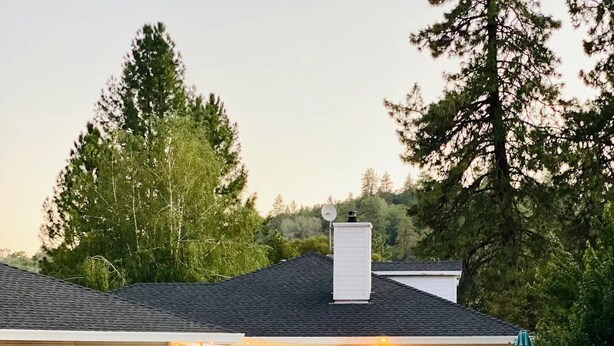 A house with a swimming pool, outdoor seating, and a covered patio area. - Tranquil & clean 5-acre getaway (Grass Valley)