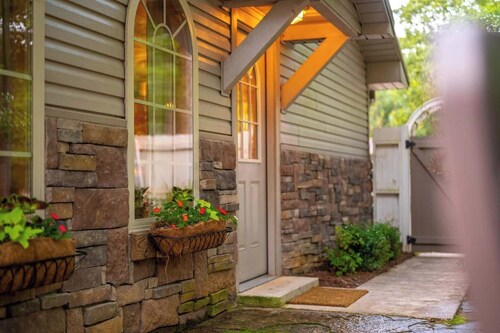 Rose Lane/Sleeps 4/Hot Tub/Peaceful