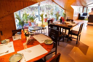 Restaurant - Montrose 11 Boutique (Kasauli)