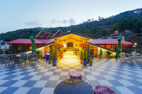 Montrose 11 Boutique