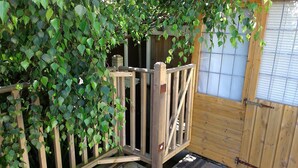 A wooden gate with a metal latch, partially covered by green foliage. - Large House in Bude, Cornwall, Sleep18, Quiet Location, Just 10min Walk To Beach (Bude)
