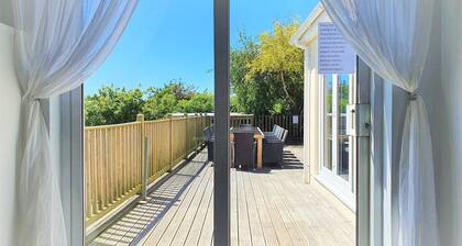 Large House in Bude, Cornwall, Sleep18, Quiet Location, Just 10min Walk To Beach