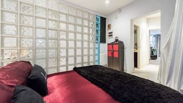 2 bedrooms, desk, iron/ironing board, free WiFi