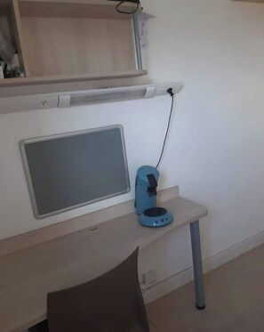 Interior - Studio in residence in the 10 eme (Paris)