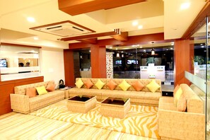 Lobby sitting area - Udman Hotel Haridwar (Haridwar)