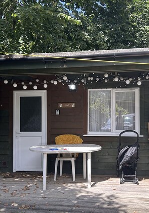 Comfort-feriehus | Privat køkken | Mikrobølgeovn, elkedel, brødrister, spisebord