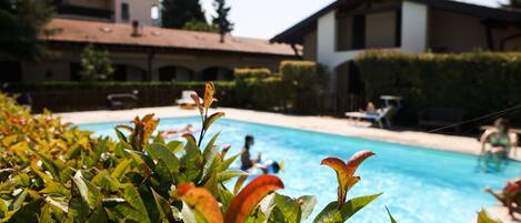 Sæsonbestemt udendørs pool