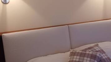 2 Schlafzimmer, BĂŒgeleisen/BĂŒgelbrett, kostenloses WLAN, BettwĂ€sche