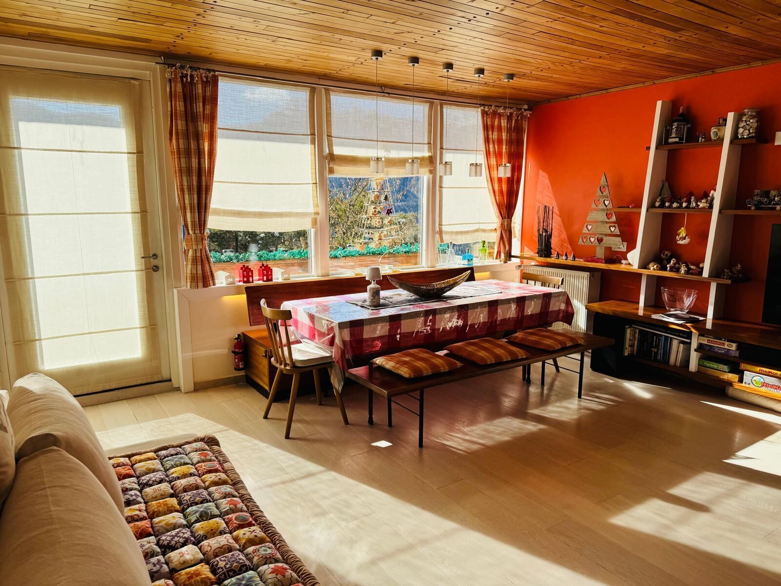 Smart TV, fireplace, DVD player, books