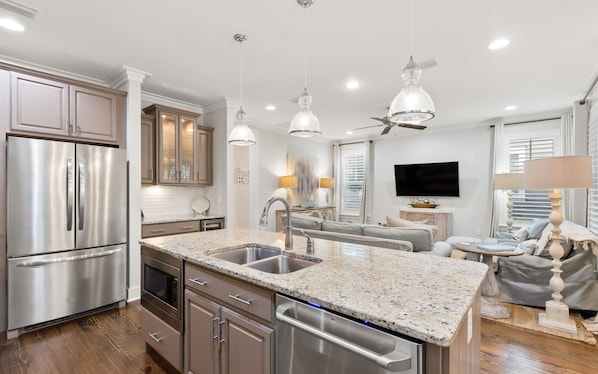 Fridge, microwave, oven, stovetop - Watersound West - Golf Cart - 4 Bikes - Pet Friendly (Watersound)