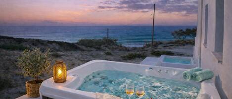 Outdoor spa tub