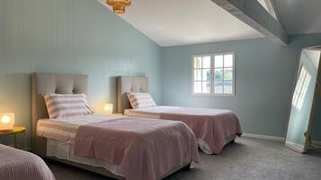 2 bedrooms, iron/ironing board, travel cot, WiFi