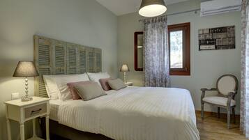 Comfort Villa, 2 Bedrooms | 2 bedrooms, hypo-allergenic bedding, blackout curtains