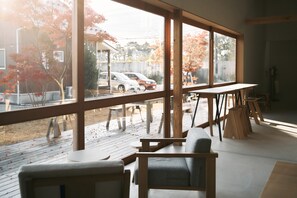 ฝ่ายต้อนรับ