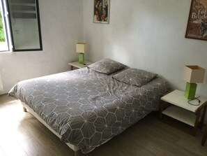 5 chambres, fer et planche à repasser, lit parapluie, Wi-Fi gratuit