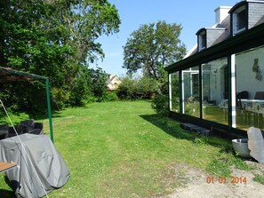 Outdoor dining - Large 5 bedroom seaside house (Fouesnant)