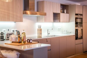 Frigorifero, microonde, forno, lavastoviglie